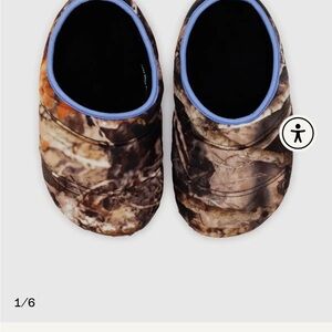 BRAND NEW! with bag Camo Print Puffy Slipper